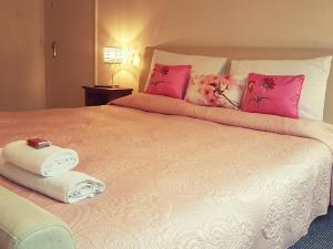 a bed with pink and white towels on it at Faraday Place in Nottingham