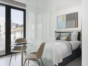Q Square by Supercity Aparthotels客房内的一张或多张床位