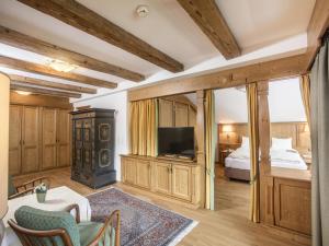 Sjónvarps- og/eða afþreyingartæki á Hotel Tiefenbrunner