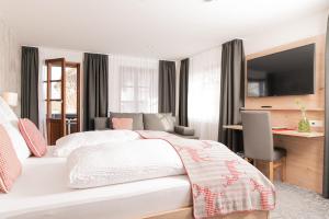 Voodi või voodid majutusasutuse Genusshotel Hirschen - Erholung im Grünen (Südschwarzwald) toas
