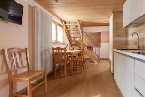 Kuchyň nebo kuchyňský kout v ubytování Hotel Meublè Adler - Rooms & Mountain Apartments