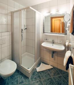 Koupelna v ubytování Hotel Garni Panorama