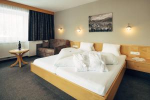 Un pat sau paturi într-o cameră la Hotel Garni Panorama
