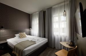 a hotel room with a bed and a window at Alda Hotel Reykjavík in Reykjavík