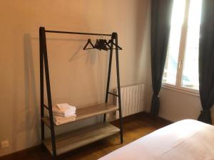 Katil atau katil-katil dalam bilik di Au Coeur du Marché 4 étoiles