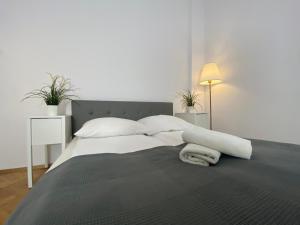 Posteľ alebo postele v izbe v ubytovaní P&J Apartamenty Św. Krzyża
