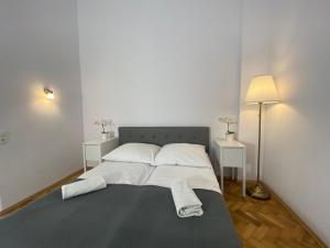 Posteľ alebo postele v izbe v ubytovaní P&J Apartamenty Św. Krzyża