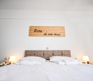 Postel nebo postele na pokoji v ubytování Κastro Ηotel