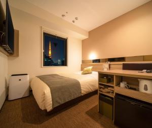 Postel nebo postele na pokoji v ubytování Super Hotel Tokyo Hamamatsucho