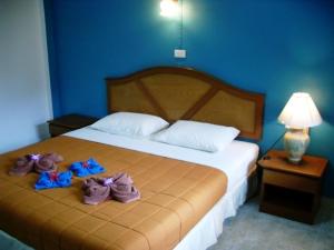 A bed or beds in a room at D.R. Lanta Bay Resort