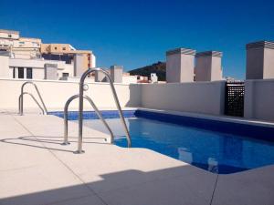 The swimming pool at or close to Teatro Cervantes SigloXXI