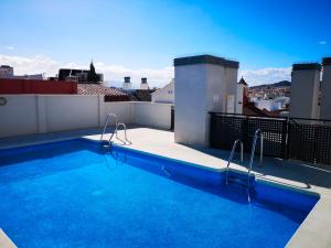 The swimming pool at or close to Teatro Cervantes SigloXXI