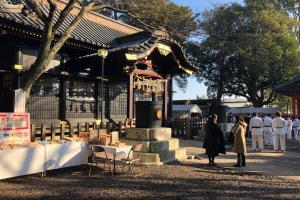 a group of people standing in front of a temple at KANRA ichinomiya in Ichinomiya