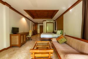 Телевизор и/или развлекательный центр в Railay Bay Resort & Spa