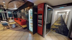 Uma área de estar em ibis Hotel Köln Airport