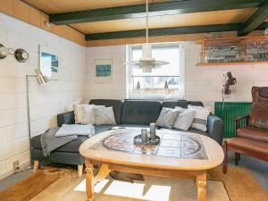 Posezení v ubytování 6 person holiday home in Ulfborg