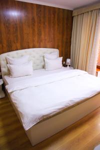 Säng eller sängar i ett rum på Altair Hotel