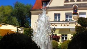 a water fountain in front of a house at Drahthammer Schlößl in Amberg
