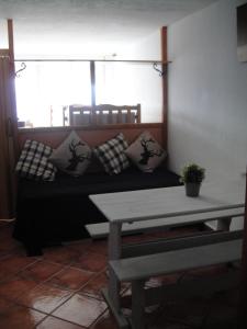 a living room with a couch and a table at Sierra Nevada Rent in Sierra Nevada