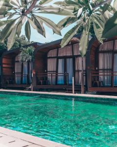 Der Swimmingpool an oder in der Nähe von Mola2 Resort Gili Air