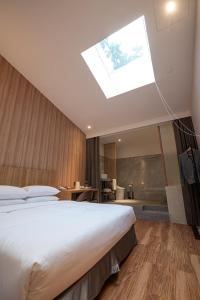 Letto o letti in una camera di Yunoyado Onsen Hot Spring Hotel Deyang