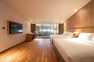 Letto o letti in una camera di Yunoyado Onsen Hot Spring Hotel Deyang