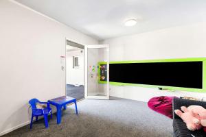 TV a/nebo společenská místnost v ubytování The Suites Ashburton