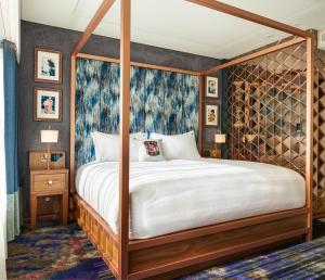 Cama ou camas em um quarto em NYX Hotel Dublin Christchurch
