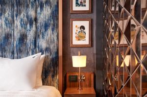 Cama ou camas em um quarto em NYX Hotel Dublin Christchurch