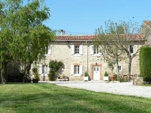 a large stone house with a driveway in front of it at La Terrasse in Sorèze