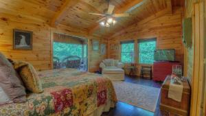 a bedroom with a bed in a wooden cabin at Come On Inn in Blue Ridge
