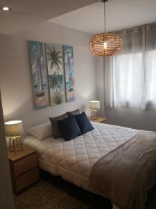 เตียงในห้องที่ SeaHomes Vacations, BEACH&POOL, in Fenals Beach