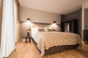Posteľ alebo postele v izbe v ubytovaní Rías Altas - Hotel Restaurante + 11 fotografií