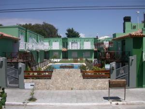 Swimming pool sa o malapit sa Complejo Hueney