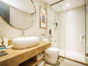 Vannituba majutusasutuses Lavande Hotel Zhanjiang Guomao