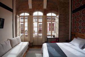 Voodi või voodid majutusasutuse Carlota Sustainable Design Hotel toas