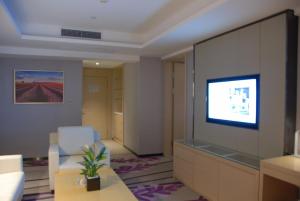 Televisyen dan/atau pusat hiburan di Lavande Hotels·Xian High-Tech Zone West Avenue Yango