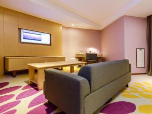 Χώρος καθιστικού στο Lavande Hotels·Chengdu Xinjin