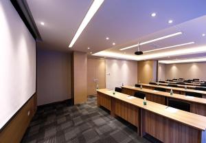 a lecture room with rows of tables and chairs at Lavande Hotel Shanghai Huamu in Shanghai