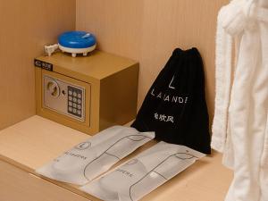 a black bag sitting next to a microwave and a toaster at Lavande Hotels·Guangzhou Beijing Road Pedestrian Street Haizhu Square Metro Station in Guangzhou