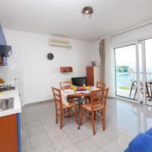 Кухня или мини-кухня в Apartment Villa Lidija
