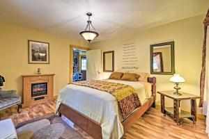 Gallery image of Honey House Cabin - A Quiet Countryside Retreat! in Nappanee