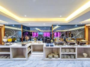 En restaurant eller et spisested på Lavande Hotels·Chongqing Longtoushi North Railway Station