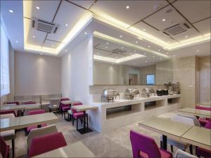 Restoran ili drugo mesto za obedovanje u objektu Lavande Hotel Nanjing south railway station Dinghe Bridge