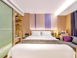 a bedroom with a large white bed and a couch at Lavande Hotels·Chongqing Monument for Liberation Haochi Street in Chongqing +51 photos
