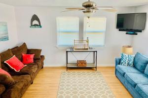 Χώρος καθιστικού στο See the Sea - Beachfront