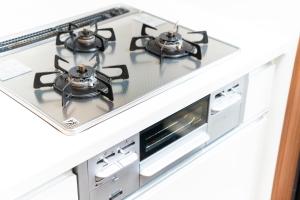 a gas stove top with two burners on it at Sea Stay Okinawa in Onna