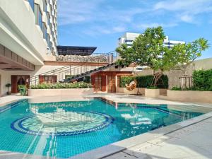 Piscina a Evergreen Laurel Hotel Bangkok o a prop