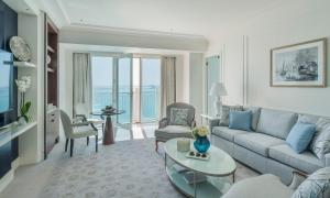 Khu vực ghế ngồi tại Four Seasons Hotel Doha