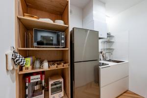 Eldhús eða eldhúskrókur á plat hostel keikyu haneda home